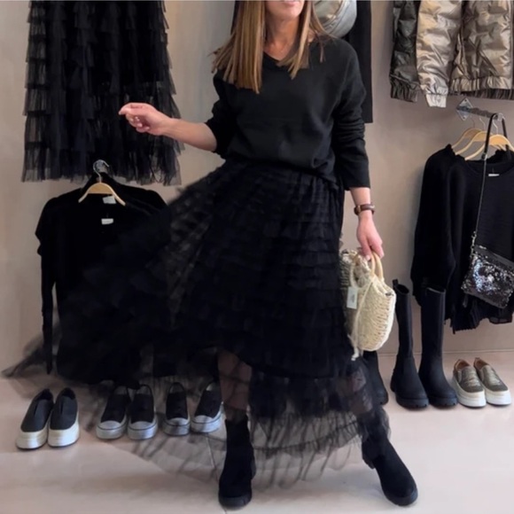 25 Fabulous A-Line High Waisted Solid Color Tulle Skirts - Picture 2 of 3